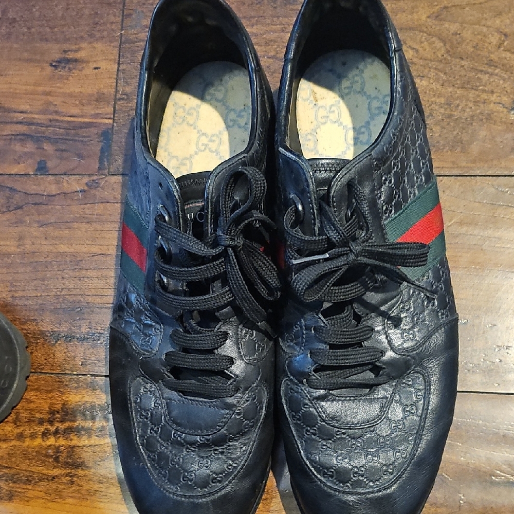 Gucci Black Sneakers with Textured Leather and Signature Stripes